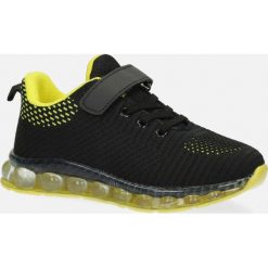 Czarne buty sportowe na rzep casu 918a. Czarne buty dziewczęce sportowe Casu, bez wzorów, bez zapięcia. Za 59,99 zł.