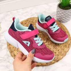 Buty sportowe dziewczęce na rzep różowe American Club 35. Różowe buty dziewczęce sportowe American CLUB, bez wzorów, bez zapięcia. Za 69,99 zł.