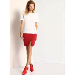 Bluzka krótki rękaw. Białe bluzki damskie Top Secret, bez wzorów, eleganckie, bez kołnierzyka, z krótkim rękawem. Za 69,99 zł.
