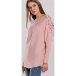 Różowy Sweter Holland. Różowe swetry damskie other, s, bez wzorów, casualowe, bez rękawów, bez kaptura. Za 79,99 zł.