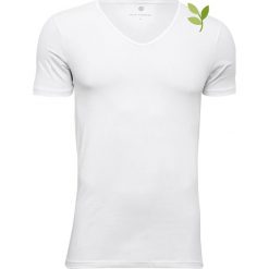 Koszulka w kolorze białym. Białe koszulki męskie JBS of denmark, m, bez wzorów, z bawełny, bez kołnierzyka, bez rękawów. W wyprzedaży za 56,95 zł.