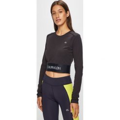 Calvin Klein Performance - Longsleeve. Czarne topy damskie Calvin Klein Performance, s, z aplikacjami, z elastanu, z okrągłym kołnierzem. W wyprzedaży za 179,90 zł.