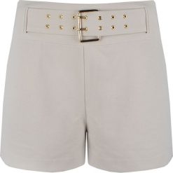 Marciano Guess Spodenki "Brooklyn". Żółte szorty damskie Guess, z aplikacjami, z tkaniny, z podwyższonym stanem. Za 219,00 zł.