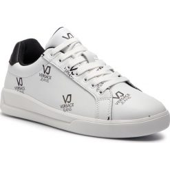 Sneakersy VERSACE JEANS - E0YTBSH2 70932 MBX. Białe sneakersy męskie Versace Jeans, na co dzień, bez wzorów, z jeansu, eleganckie, bez zapięcia. Za 699,00 zł.