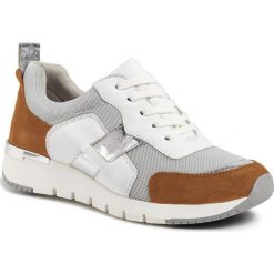 Sneakersy CAPRICE - 9-23707-24 Camel/White 314. Białe półbuty damskie Caprice, ze skóry. W wyprzedaży za 219,00 zł.