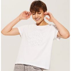 T-shirt z haftem - Biały. Białe t-shirty damskie House, l, z haftami. W wyprzedaży za 15,99 zł.