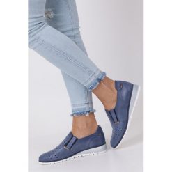 Granatowe półbuty skórzane slip on ażurowe Maciejka 03983-17/00-5. Szare półbuty damskie Maciejka, bez wzorów, bez obcasa, bez zapięcia. Za 228,99 zł.