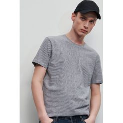 T-shirt w paski - Szary. Szare t-shirty męskie Reserved, s, w paski, bez kołnierzyka. W wyprzedaży za 25,99 zł.