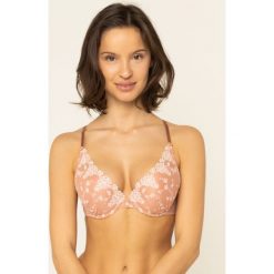 Biustonosz z fiszbiną Passionata White Nights P40690. Różowe biustonosze Passionata, bez wzorów, z poliesteru. W wyprzedaży za 169,00 zł.