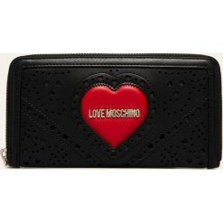Love Moschino - Portfel. Czarne portfele damskie Love Moschino, bez wzorów, ze skóry ekologicznej. W wyprzedaży za 349,90 zł.