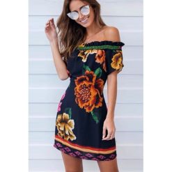 Sukienka BLISS. Sukienki damskie Sukienka BLISS, s, bez wzorów, bez kołnierzyka, z krótkim rękawem, krótkie, mini. W wyprzedaży za 99,00 zł.