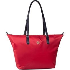Torebka TOMMY HILFIGER - Poppy Tote AW0AW07956 RED. Czarne torebki klasyczne damskie TOMMY HILFIGER, bez wzorów, z materiału, klasyczne, na ramię, bez dodatków. Za 349,00 zł.