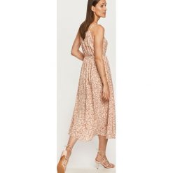 Answear - Sukienka Answear Lab. Brązowe sukienki damskie ANSWEAR, na co dzień, s, bez wzorów, z poliesteru, casualowe, z okrągłym kołnierzem, bez rękawów, midi, proste. Za 189,90 zł.
