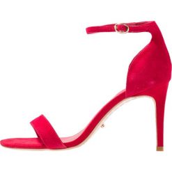 Dune London WIDE FIT WIDE FIT MORTIMER Sandały na obcasie red. Czerwone sandały damskie marki Dune London WIDE FIT, z materiału, na obcasie. Za 379,00 zł.