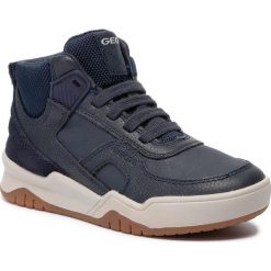 Sneakersy GEOX - J Perth B. A J947RA 05446 C4002 S Navy. Niebieskie trampki chłopięce Geox, bez wzorów, z zamszu, bez zapięcia. Za 309,00 zł.