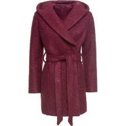 Płaszcz z przędzy boucle bonprix oberżyna. Fioletowe płaszcze damskie bonprix, w paski. Za 199,99 zł.