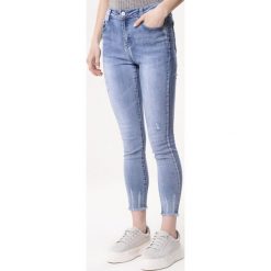 Jasnoniebieskie Jeansy Grind. Szare jeansy damskie Born2be, s, z standardowym stanem. Za 79,99 zł.