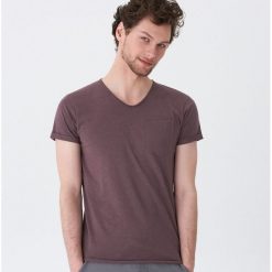 T-shirt z kieszenią - Bordowy. Czerwone t-shirty męskie House, s, bez wzorów, bez kołnierzyka. Za 35,99 zł.