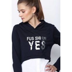 Granatowa Bluza Go Wild. Białe bluzy rozpinane damskie Born2be, l, z napisami, z krótkim rękawem, krótkie, z kapturem. Za 44,99 zł.