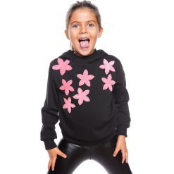 Bluza w kolorze czarno-różowym. Różowe bluzy niemowlęce La Petit Parisienne, z aplikacjami, bez rękawów, bez kaptura. W wyprzedaży za 85,95 zł.