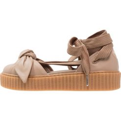 Baleriny damskie lakierowane: Fenty PUMA by Rihanna BOW CREEPER Baleriny z zapięciem natural/oatmeal