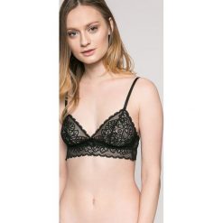 Triumph - Biustonosz Amourette Spotlight N01. Czarne biustonosze koronkowe marki Triumph. W wyprzedaży za 119,90 zł.
