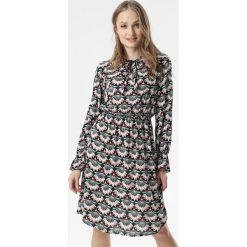 Czarna Sukienka Elia. Czarne sukienki damskie Born2be, xl, bez wzorów, bez kołnierzyka, bez rękawów, midi. W wyprzedaży za 54,99 zł.