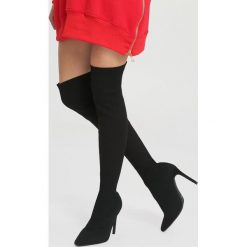 Czarne Kozaki Never-Never Land. Czarne buty zimowe damskie vices, z materiału, z otwartym noskiem, na wysokim obcasie, na obcasie. Za 159,99 zł.