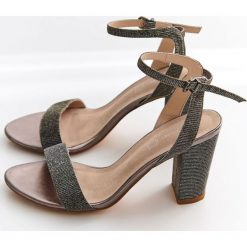 SANDAŁY DAMSKIE. Szare sandały damskie Top Secret, w paski, eleganckie, na wysokim obcasie, z paskami. W wyprzedaży za 59,99 zł.