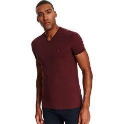 T-shirt gładki dopasowany. Fioletowe t-shirty męskie Top Secret, na zimę, m, bez wzorów, bez kołnierzyka, krótkie. W wyprzedaży za 24,99 zł.
