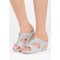 Szare Klapki Romantic Sunset. Szare klapki damskie Born2be, z materiału, na koturnie. Za 79,99 zł.
