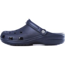 Crocs Classic Crocs Niebieski. Niebieskie klapki męskie Crocs, w paski, z materiału. Za 180,95 zł.