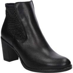 BOTKI CASU 3079. Czarne botki damskie Casu, bez obcasa, bez zapięcia. Za 129,99 zł.