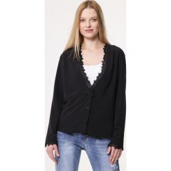 Czarna Koszula Amorousness. Czarne bluzki damskie Born2be, s, z aplikacjami, z koronki. Za 59,99 zł.