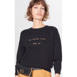 Lekki sweter z haftem - Czarny. Czarne swetry damskie Mohito, s, z haftami, bez rękawów, bez kaptura. Za 119,99 zł.