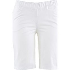 Bermudy z elastycznym paskiem bonprix biały. Białe szorty damskie bonprix. Za 69,99 zł.