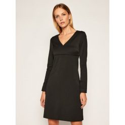 Sukienka koktajlowa Victoria Victoria Beckham Lightweight Stretch 2420WDR001861A. Czarne sukienki damskie Victoria Victoria Beckham, bez wzorów, wizytowe, bez kołnierzyka, bez rękawów. Za 1699,00 zł.