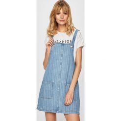 Review - Sukienka jeansowa. Niebieskie sukienki damskie Review, na co dzień, xs, bez wzorów, z bawełny, casualowe, z dekoltem karo, bez rękawów, mini, proste. W wyprzedaży za 159,90 zł.