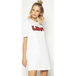 Sukienka codzienna LOVE MOSCHINO W592321M 3876. Czarne sukienki damskie Love Moschino, na co dzień, m, bez wzorów, z bawełny, bez kołnierzyka, bez rękawów, proste. W wyprzedaży za 389,00 zł.