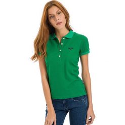 Koszulka polo w kolorze zielonym. Zielone koszulki damskie GALVANNI, l, z haftami, polo. W wyprzedaży za 119,95 zł.