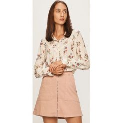 Wrangler - Koszula. Białe bluzki damskie Wrangler, na co dzień, s, bez wzorów, z wiskozy, casualowe, bez kołnierzyka, z długim rękawem. Za 239,90 zł.