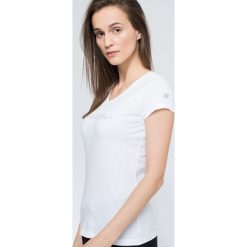 T-shirt damski TSD259 - biały. Białe t-shirty damskie marki 4f, z nadrukiem, z bawełny, bez kołnierzyka. W wyprzedaży za 24,99 zł.