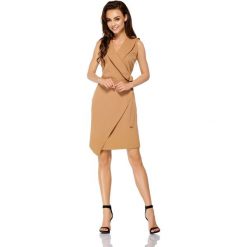 Sukienka kopertowa wiązana w pasie bez rękawów L308 kamel brązowy. Pomarańczowe sukienki damskie Tagless, na imprezę, na lato, s, bez wzorów, eleganckie, z asymetrycznym kołnierzem, bez rękawów, asymetryczne. Za 159,90 zł.