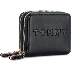 Portfele damskie: Mały Portfel Damski TOMMY HILFIGER - Logo Story Med Dbl Za Wallet AW0AW04284 413
