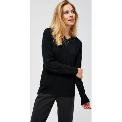 Sweter z łączonych materiałów. Czarne swetry damskie Moodo, s, bez wzorów, z materiału, bez rękawów, bez kaptura. Za 31,99 zł.