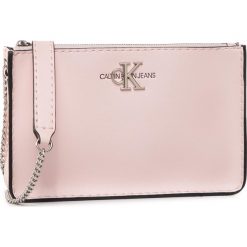 Torebka CALVIN KLEIN JEANS - Ew Crossbody W/Chain K60K606849 TCF. Różowe torebki klasyczne damskie Calvin Klein Jeans, bez wzorów, z jeansu, wizytowe, bez dodatków. Za 359,00 zł.