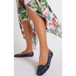 Granatowe Balerinki Heart To Heart. Niebieskie baleriny damskie Renee, bez wzorów, bez obcasa. W wyprzedaży za 39,99 zł.