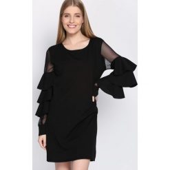 Czarna Sukienka Almond. Czarne sukienki damskie Born2be, uniwersalny, z aplikacjami, z falbankami, bez rękawów, mini. Za 69,99 zł.