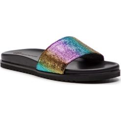 Klapki SOLO FEMME - 82602-01-I84/000-06-00 Multikolor. Klapki damskie Solo Femme, bez wzorów, ze skóry, bez obcasa. W wyprzedaży za 229,00 zł.
