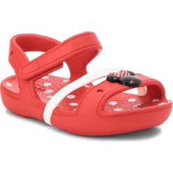 Sandały CROCS - Lina Minnie Sandal K 204999 Flame. Czerwone sandały dziewczęce Crocs, z tworzywa sztucznego, bez zapięcia. W wyprzedaży za 129,00 zł.